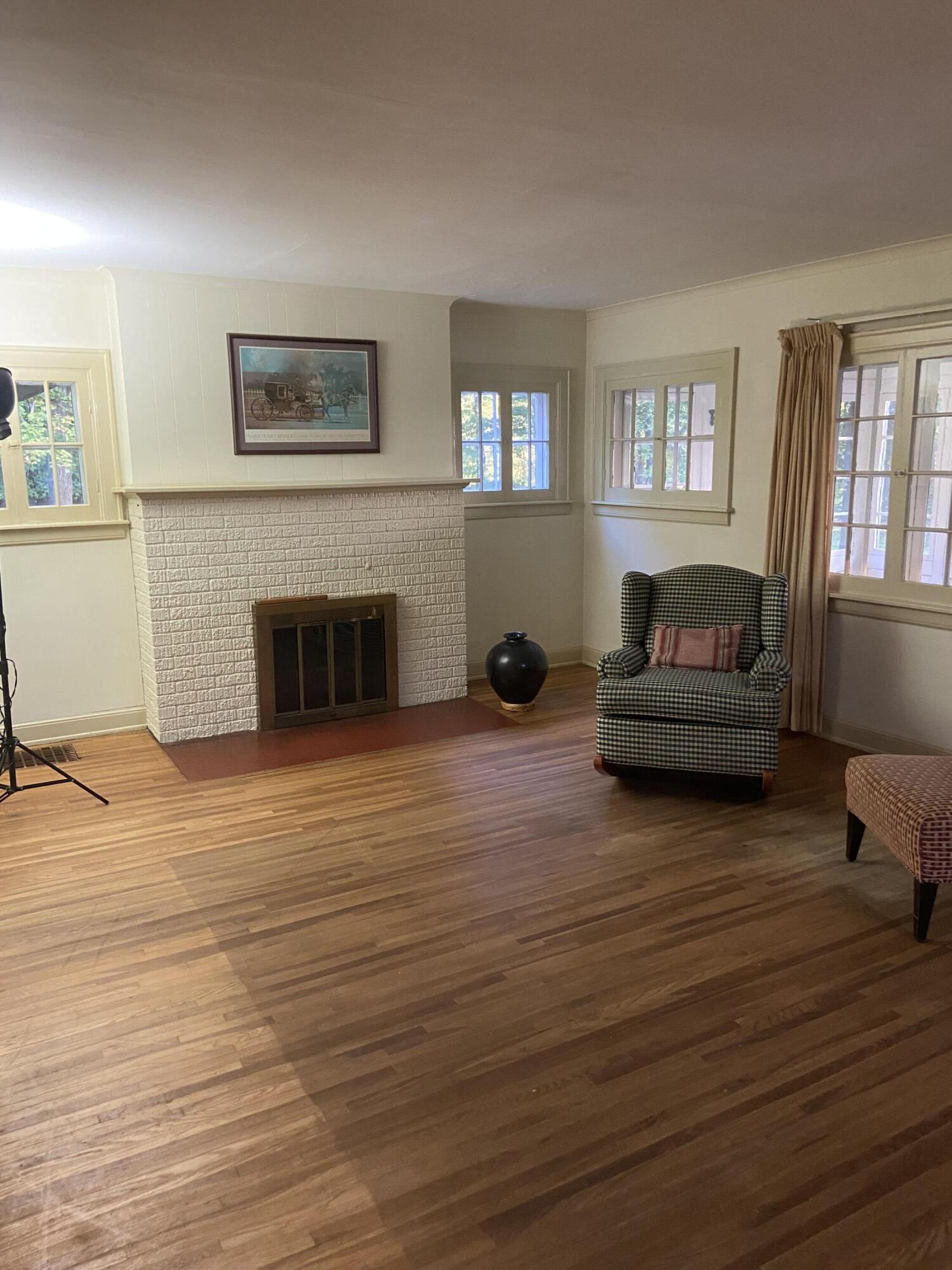 Image 4: Riverside living rm with fireplace