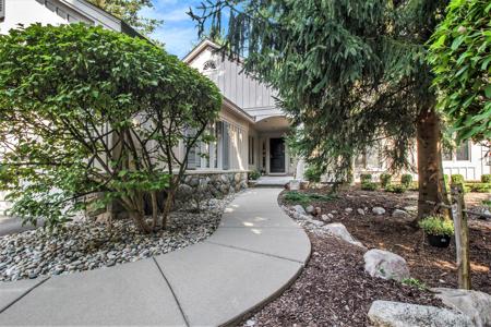 4826 Cliffside Drive