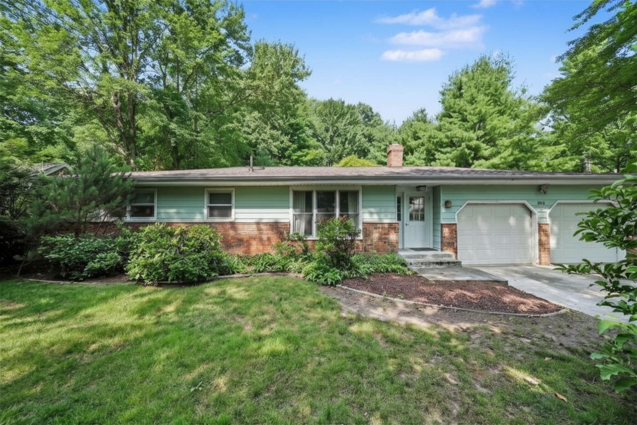 Image 1: 001_mls_pics_property_lines_6_498