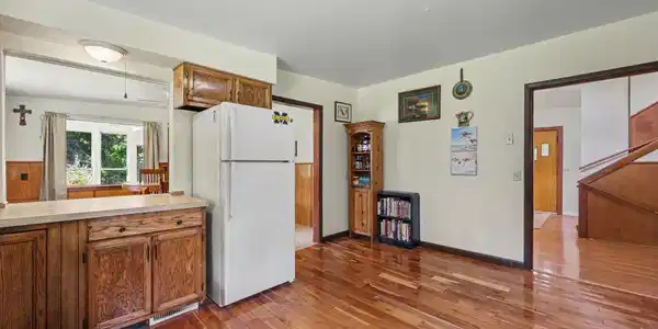 Image 4: Kitchen