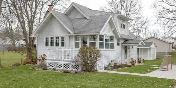 209 Lakeshore Drive