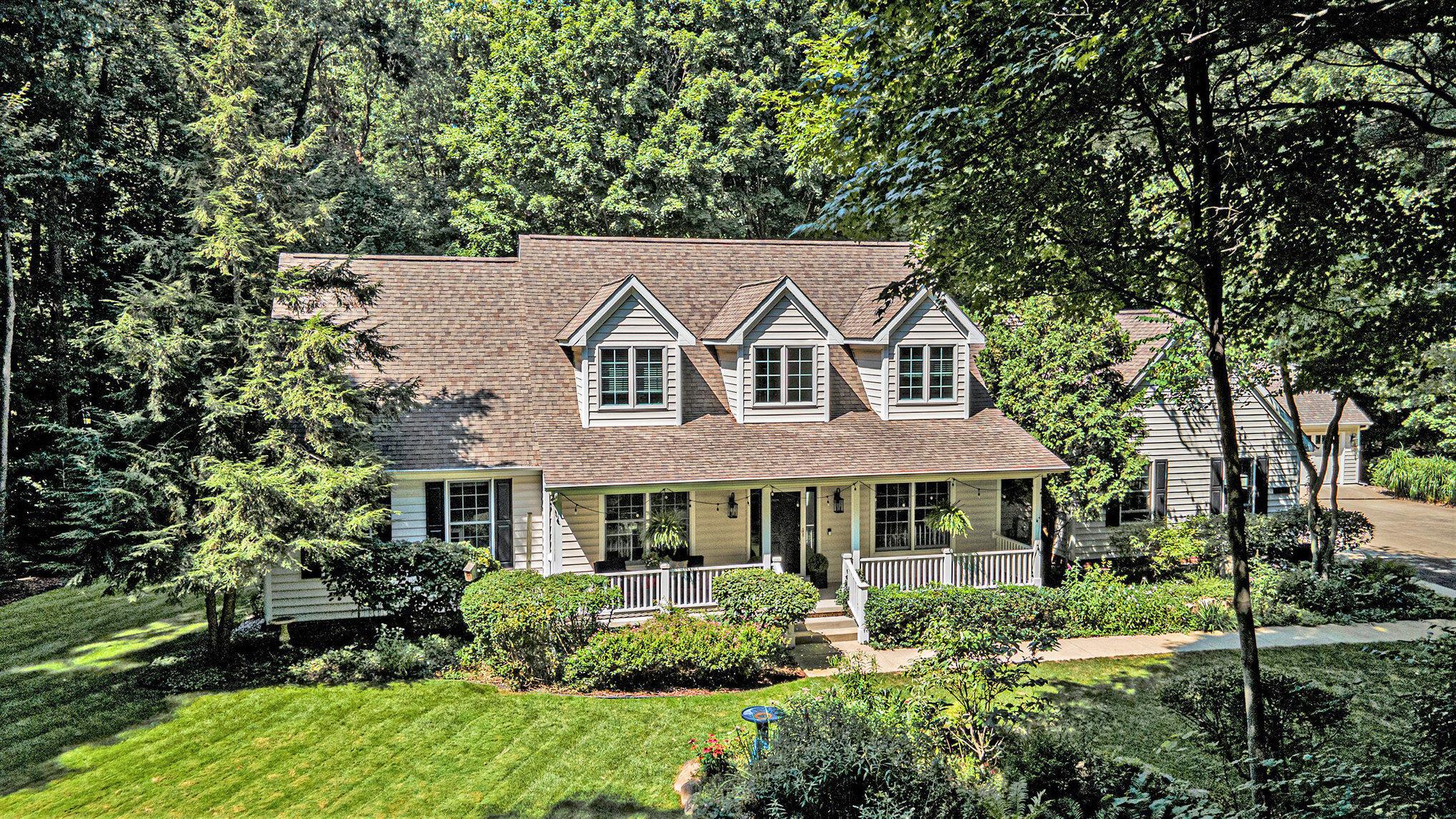 Image 3: Areal View of Home