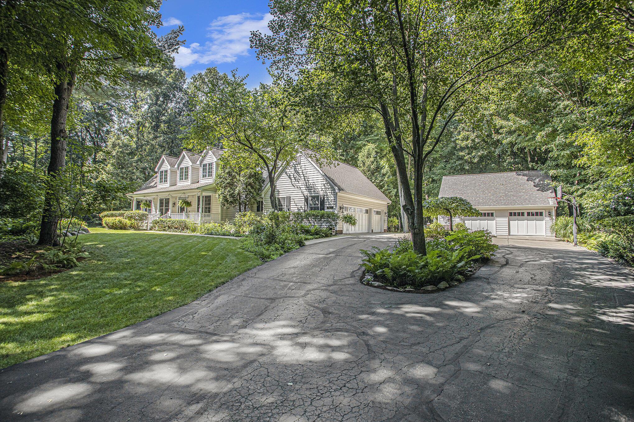 Image 4: Drive Approach to Home