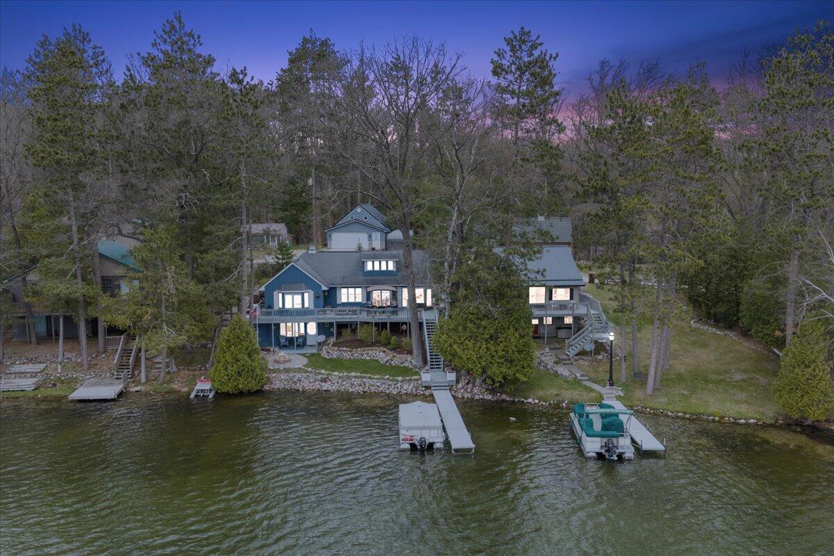 Image 2: 2 Lakeside Twilight