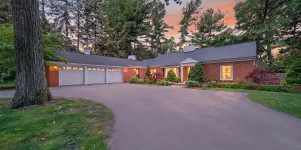 480 E Circle Drive