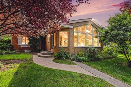 6458 Lakeshore Road