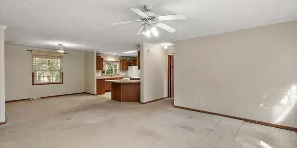 Image 3: 24-8111 Seminole Dr-24