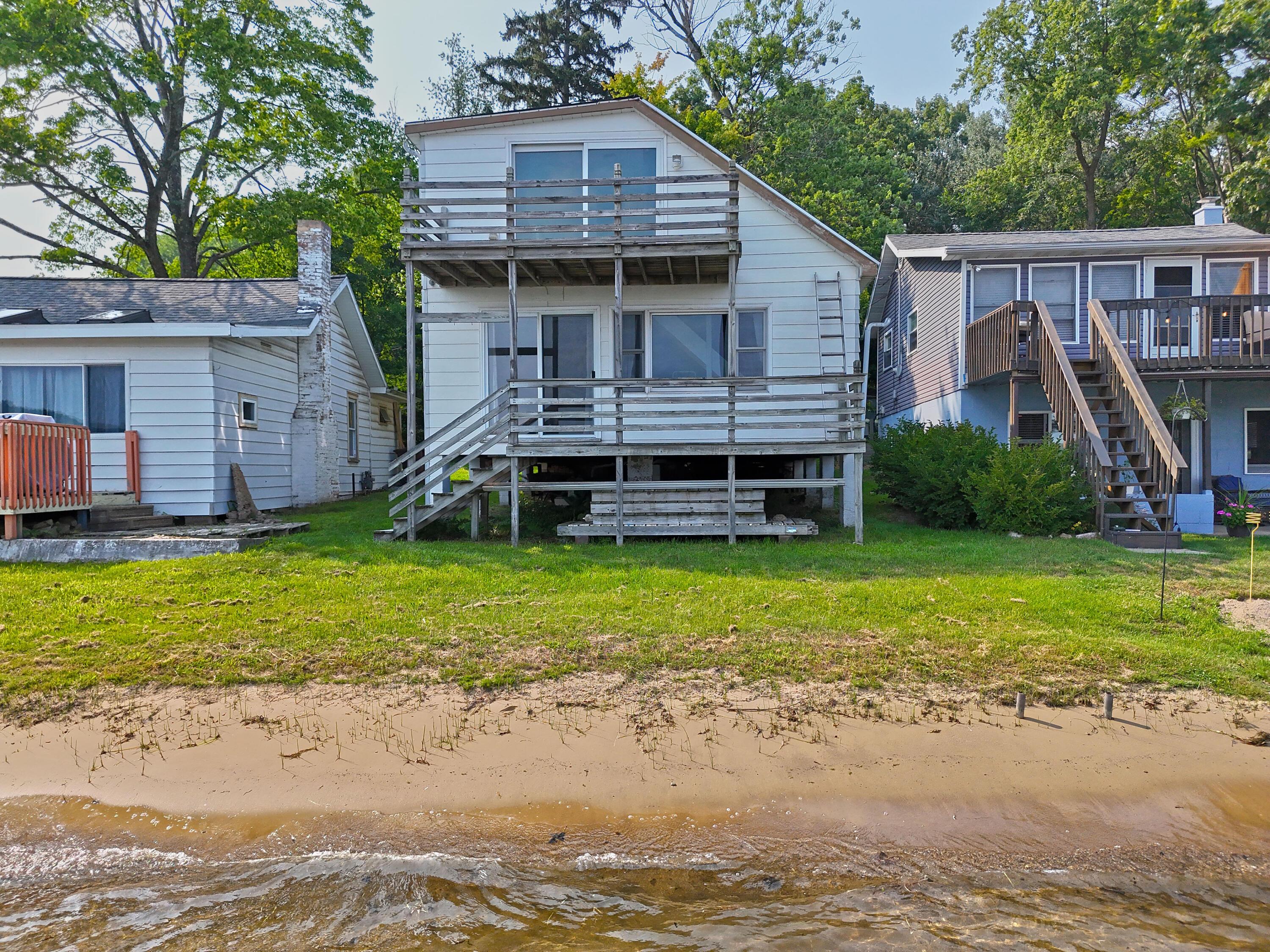 Image 1: Lake Side of Home..