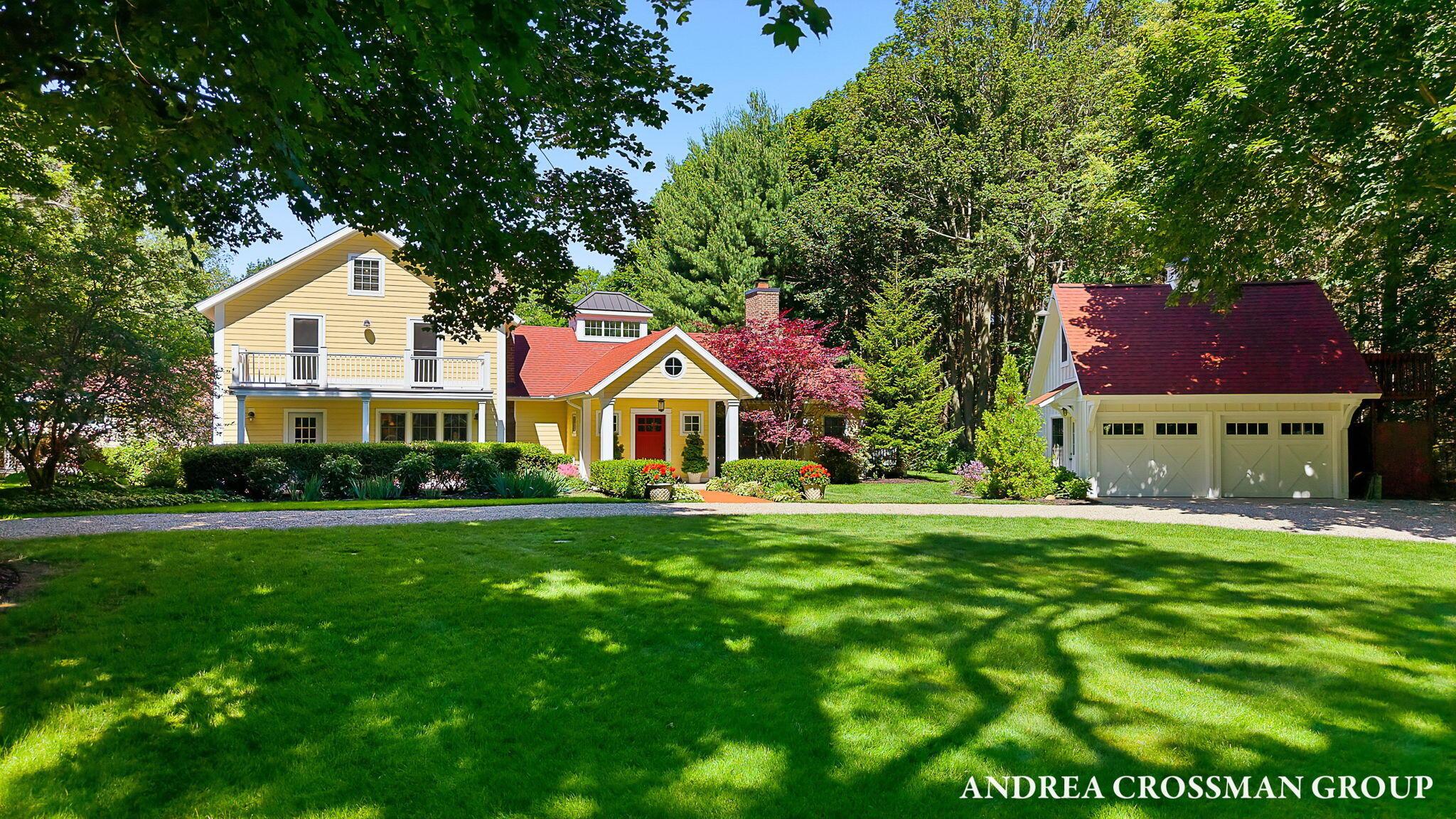 Image 1: 245-web-or-mls-2075-lakeshore-dr