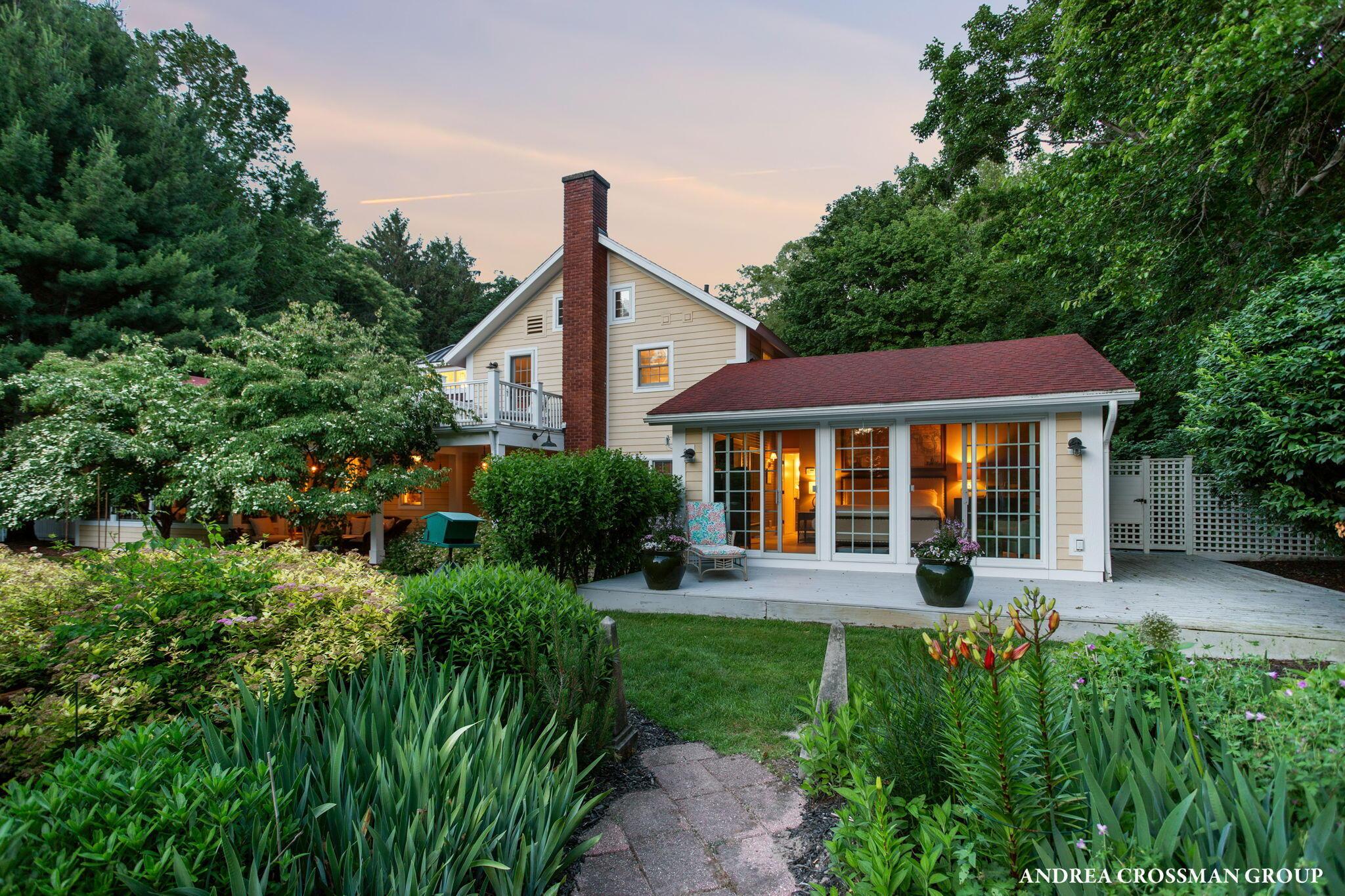 Image 3: 193-web-or-mls-2075-lakeshore-dr