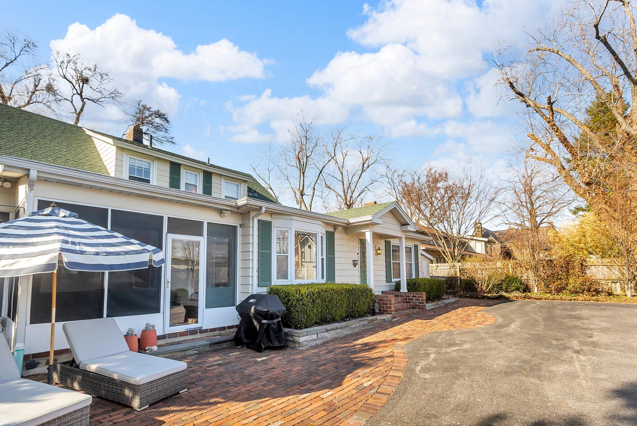 Image 2: 269 Ridgeway St, St. Joseph, MI 49085