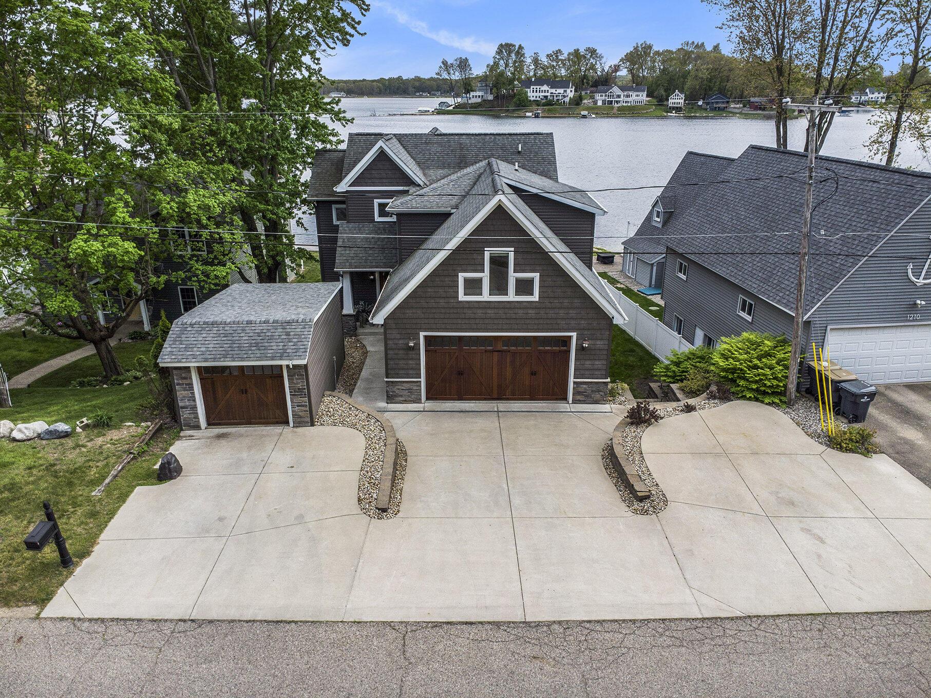 Image 1: 1208 N Eagle Lake Drive