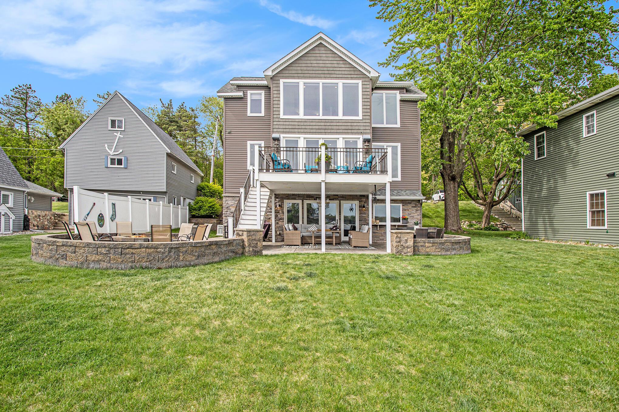 Image 2: 1208 N Eagle Lake Drive