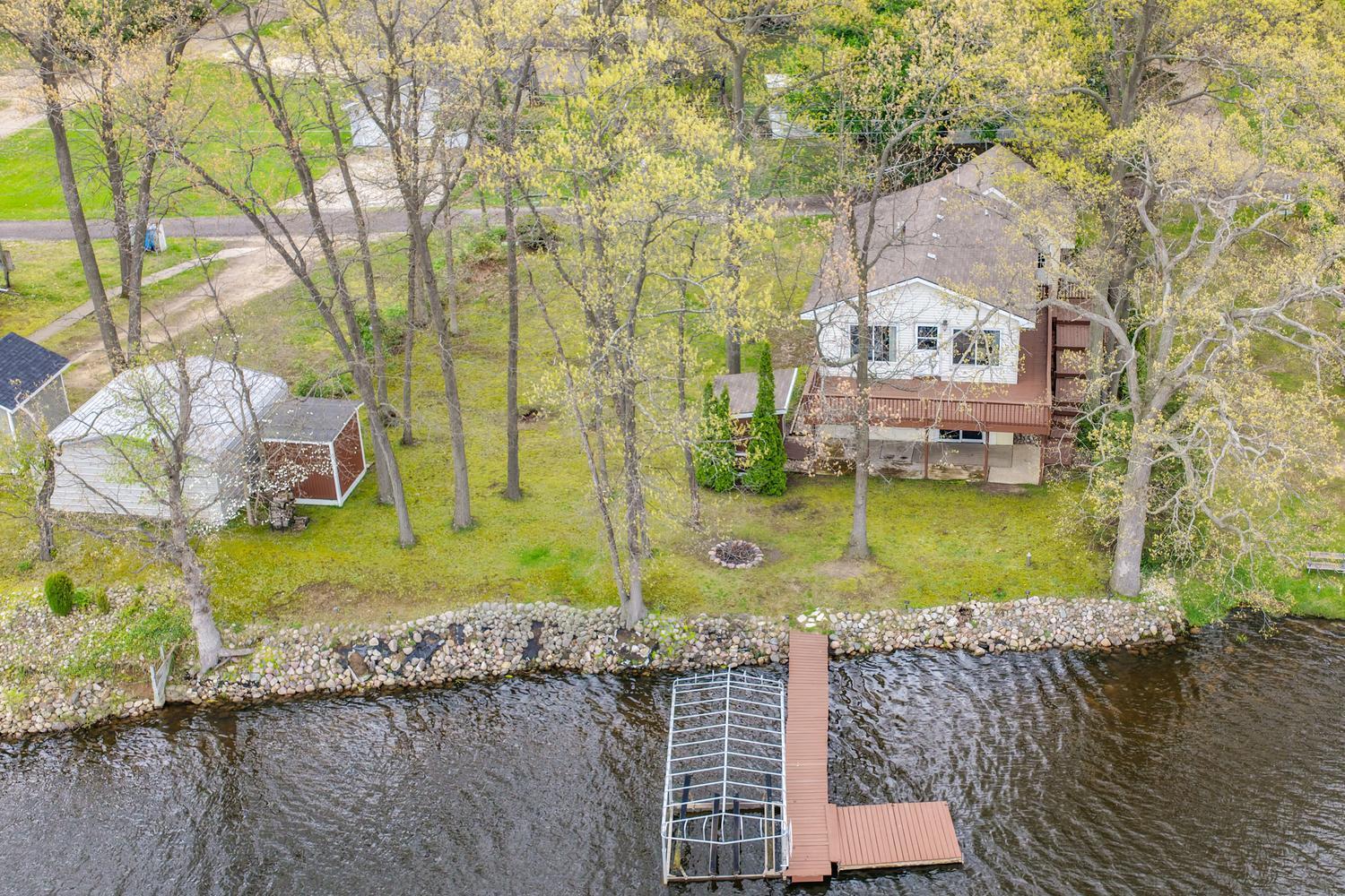 Image 3: 59036 Lakeshore Dr Colon MI-large-003-03