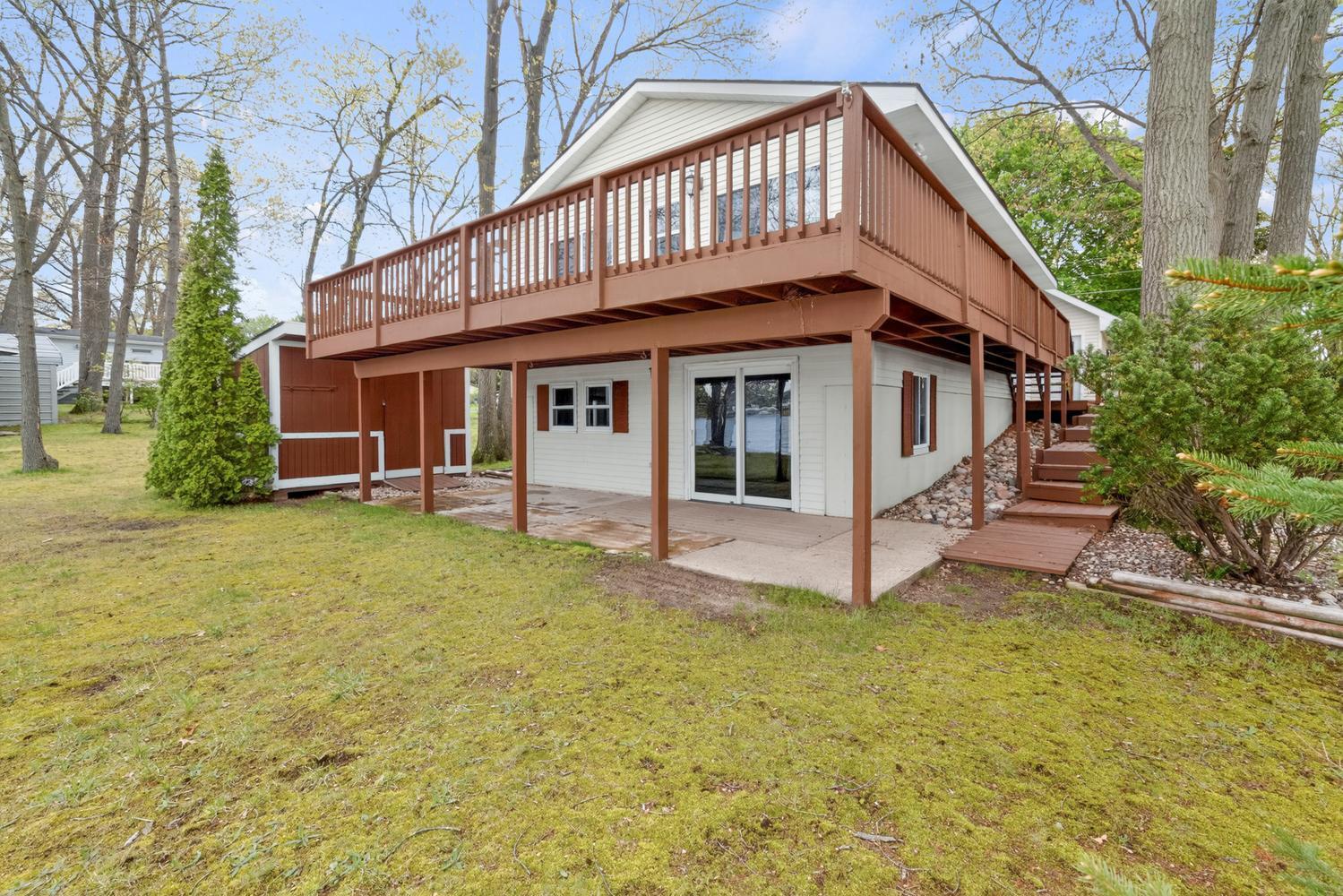 Image 4: 59036 Lakeshore Dr Colon MI-large-004-01