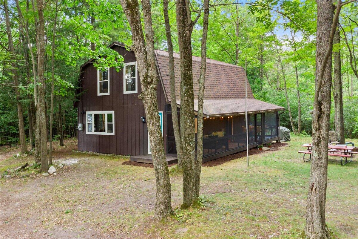 Image 1: Side Porch 20308 Lakeview