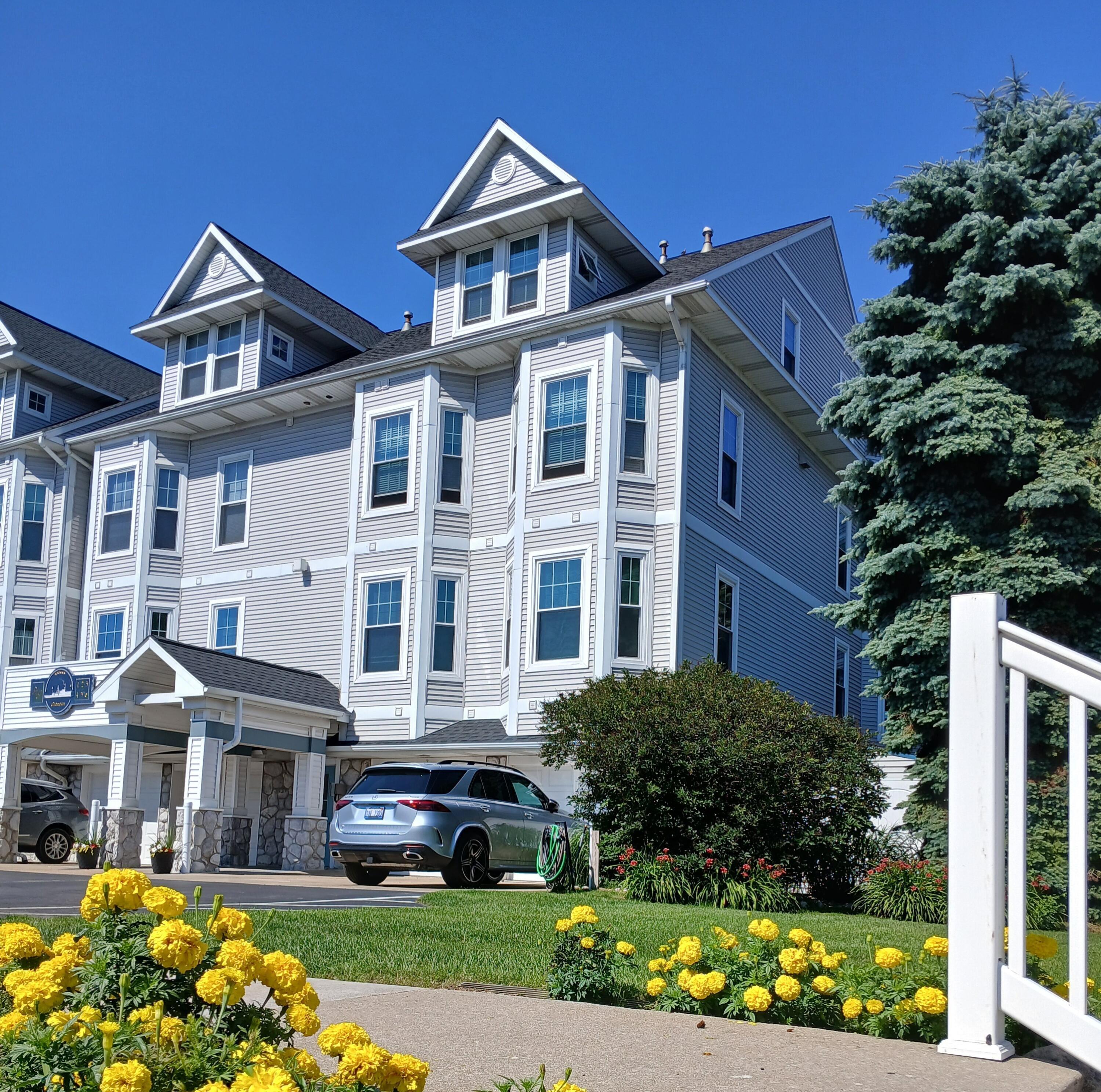 Image 1: 300 S Rath #5