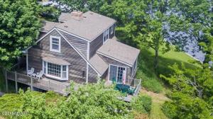 702 S LAKESHORE Drive