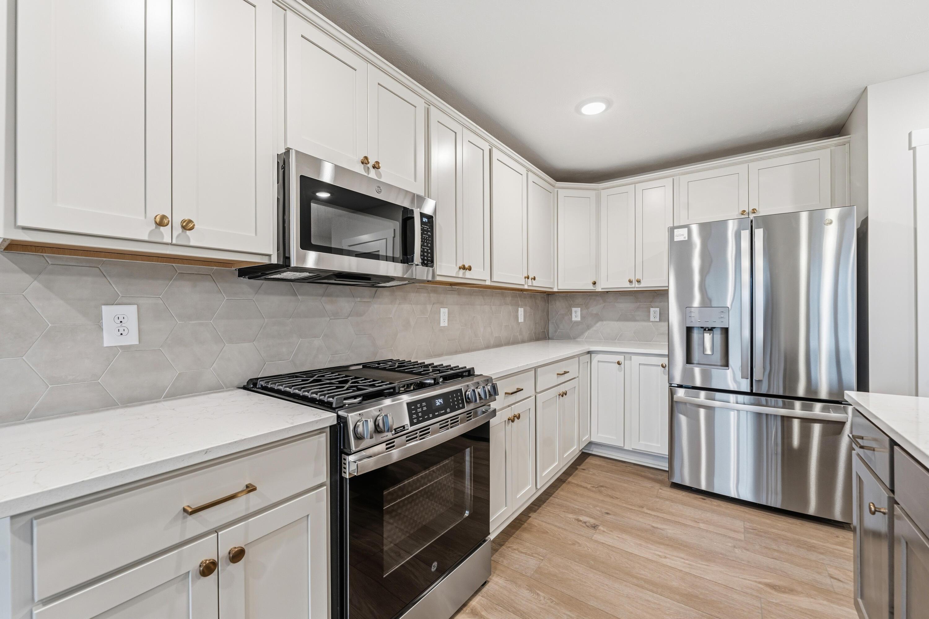 Image 2: Kitchen