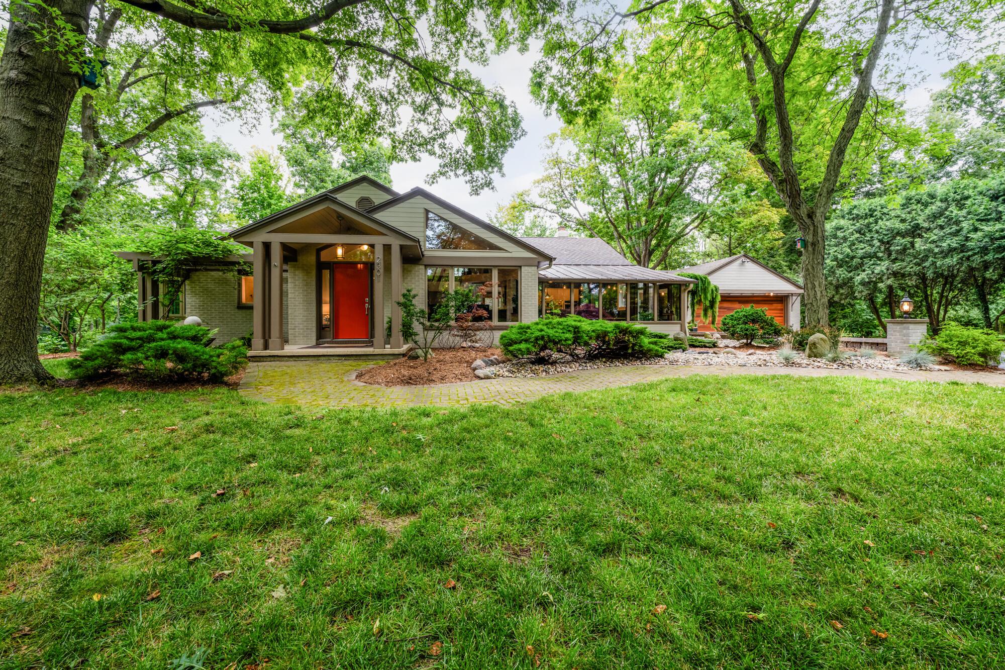 Image 1: S State-110