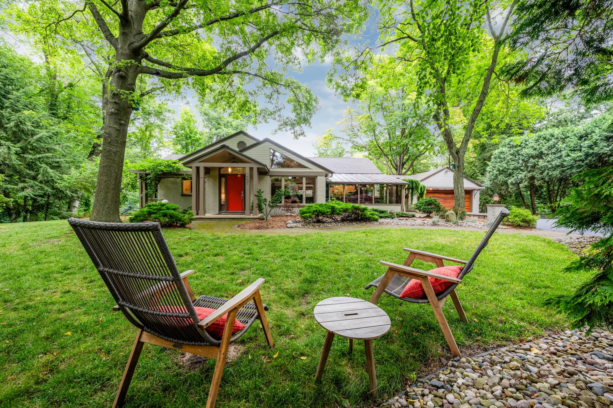 Image 2: S State-109