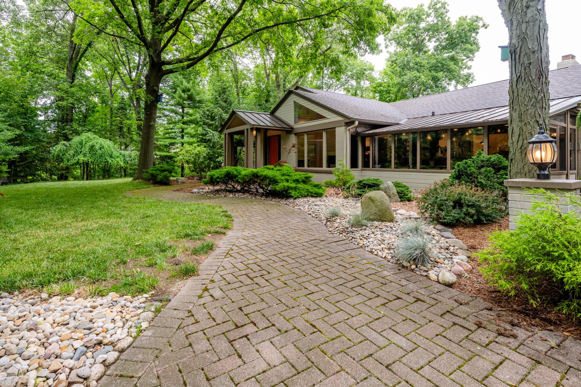 Image 3: S State-105