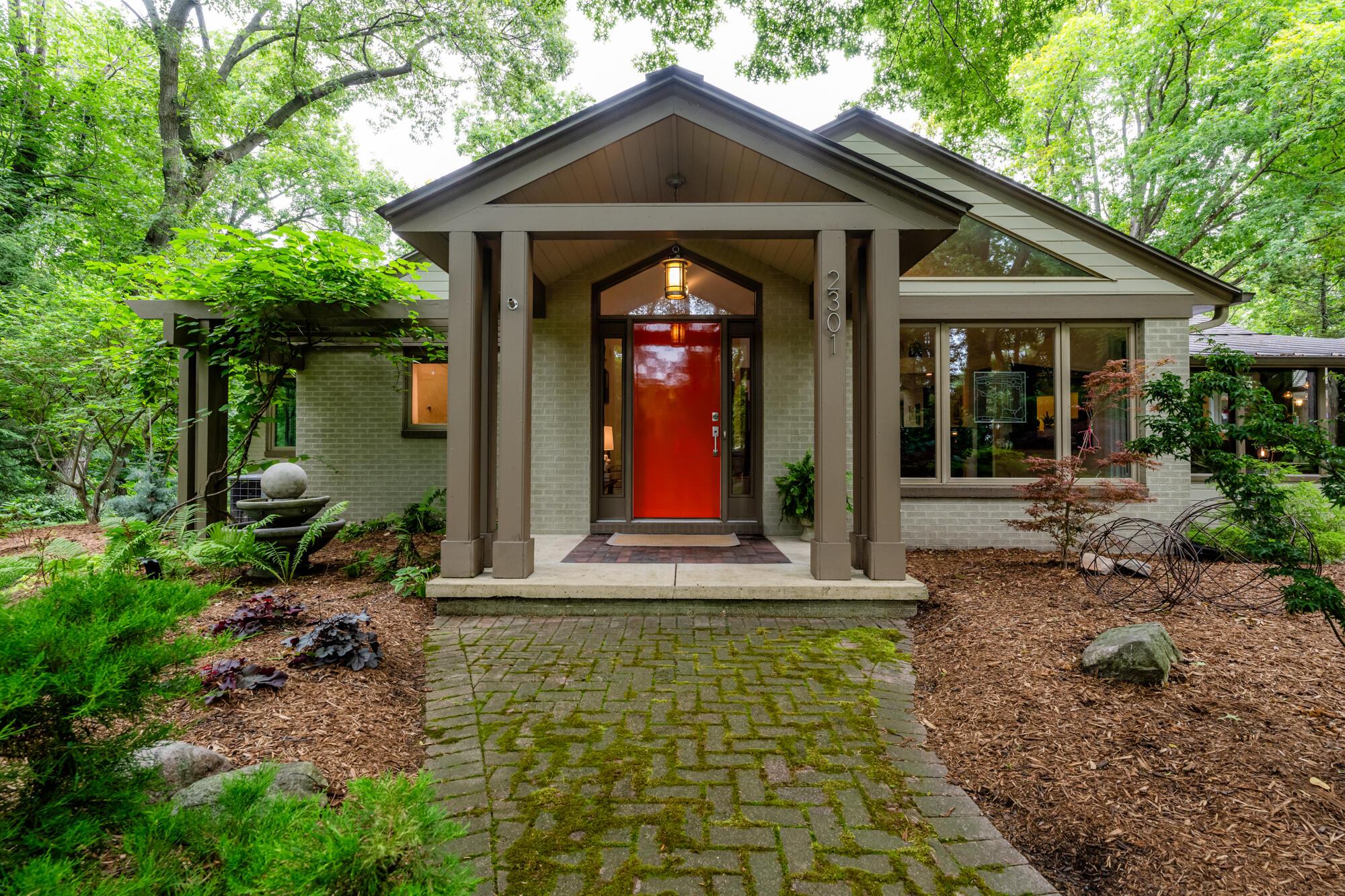 Image 4: S State-107