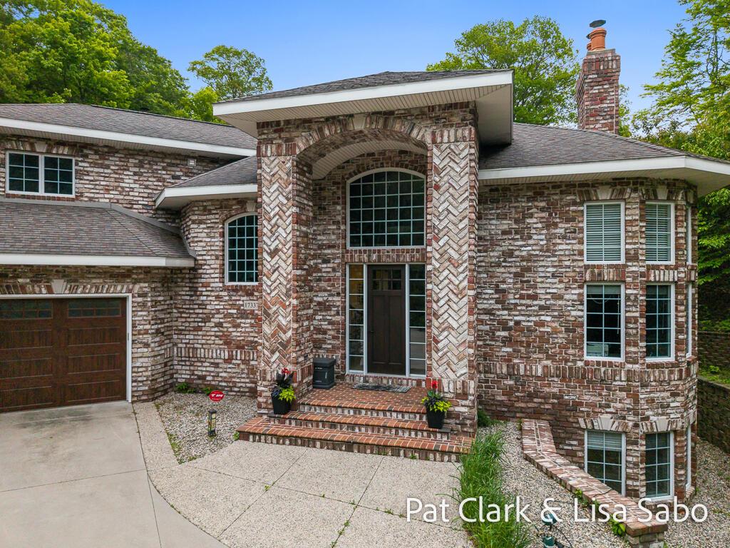 Image 2: 17347MountPlatDrReshoot-4LoRes