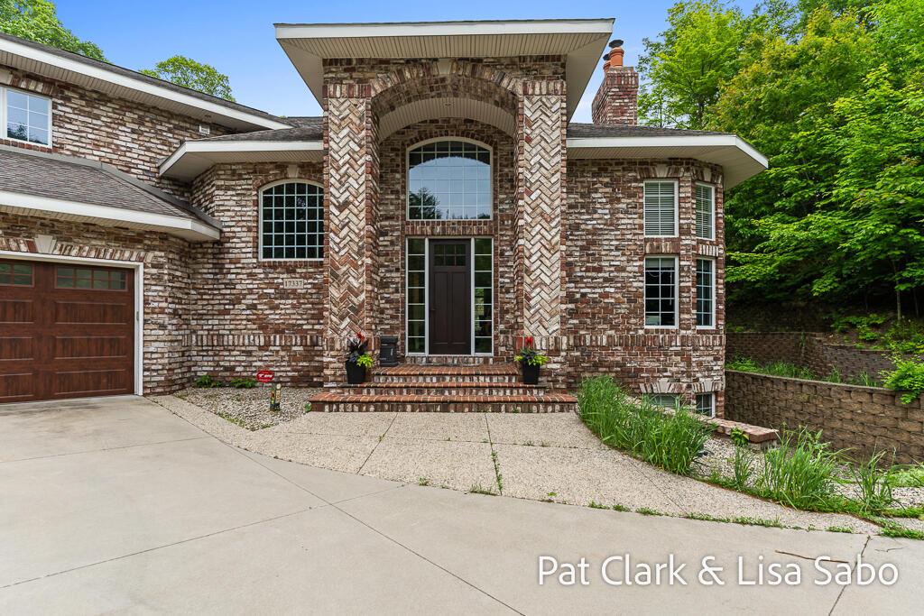 Image 3: 17347MountPlatDrReshoot-3LoRes