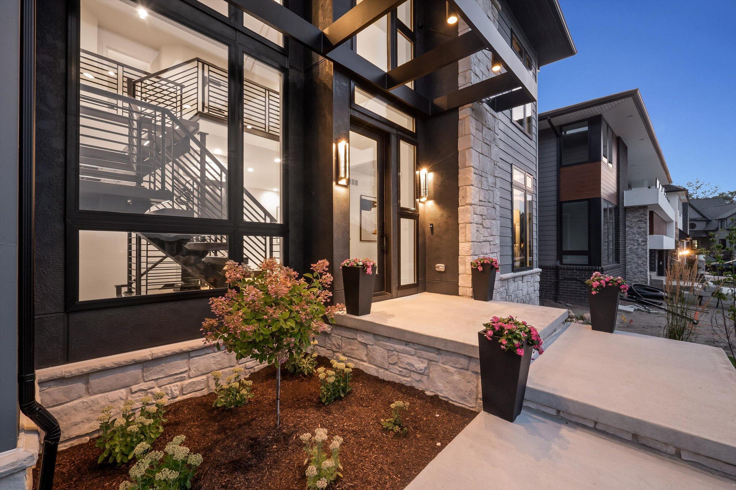 Image 4: 4_Front_MLS