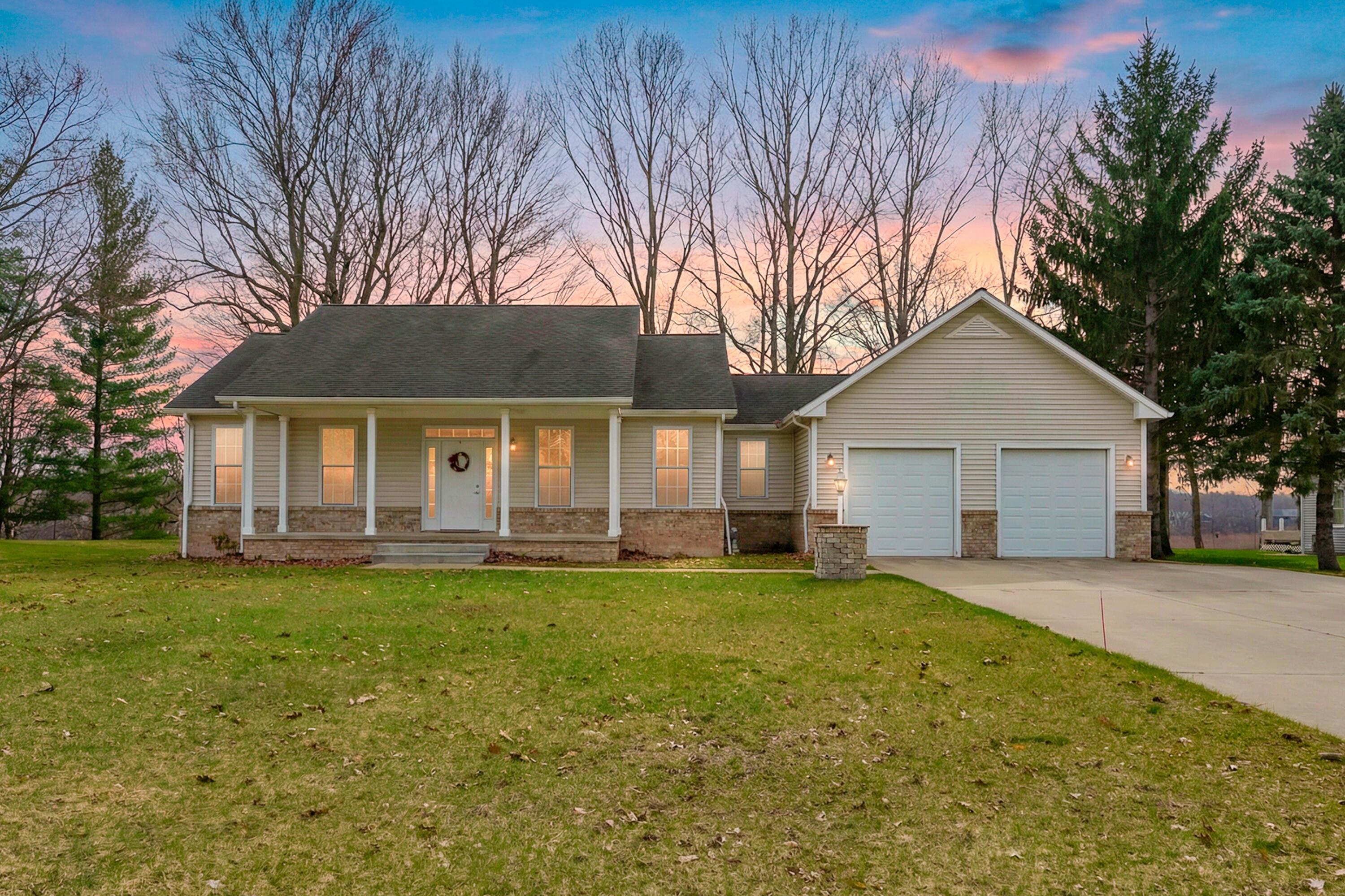 Image 2: Fairhaven Dr 3220 Allegan 49010-1