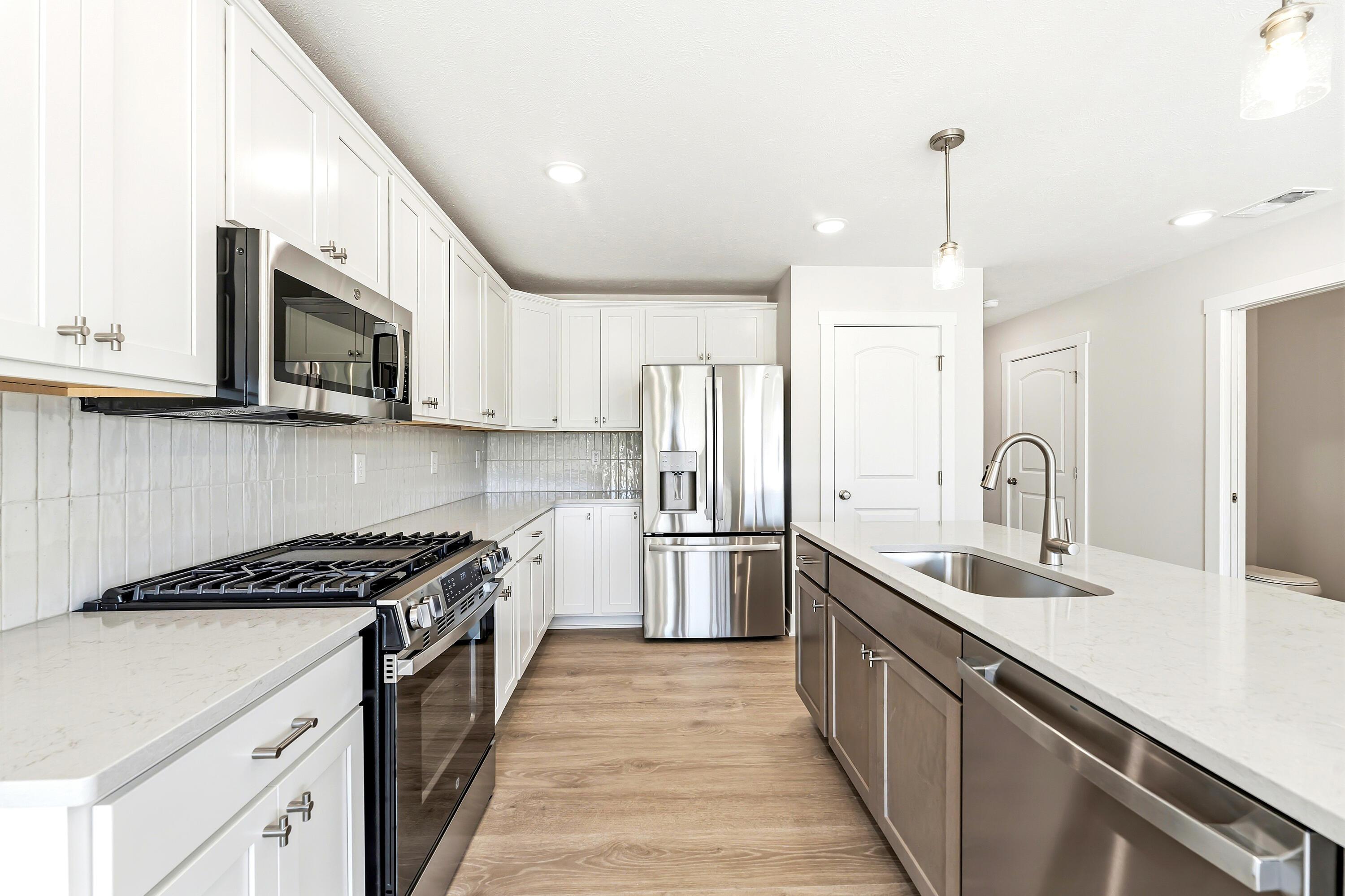 Image 2: Kitchen