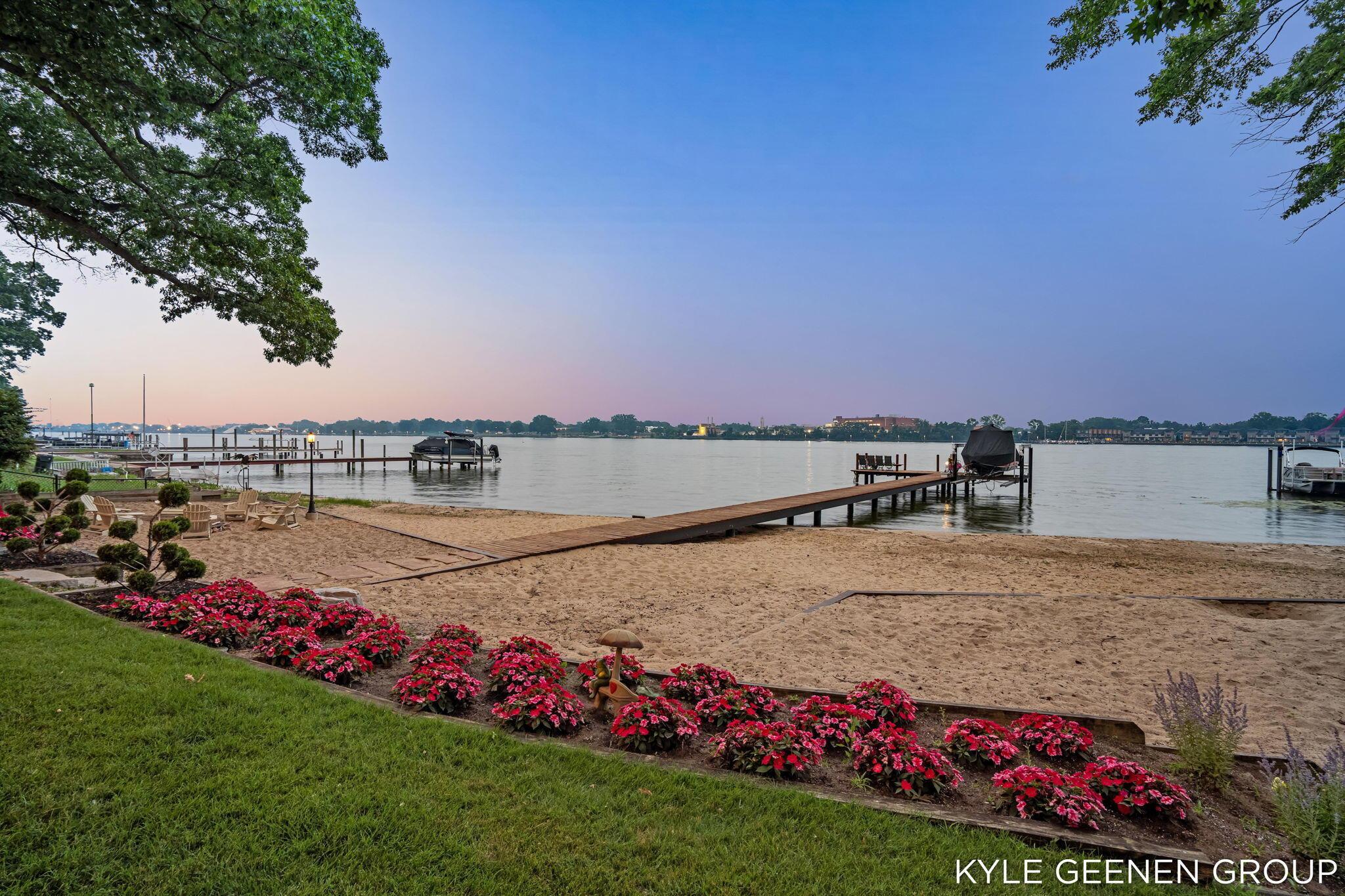 Image 4: Dock