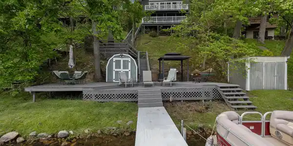 6859 Woodland Drive