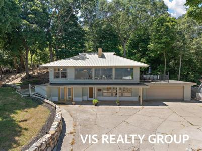 3229 Edgewater Street