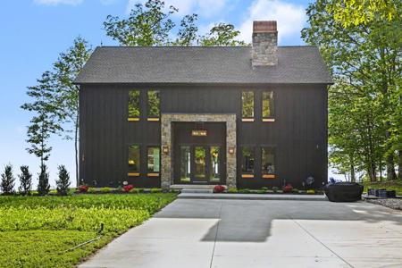 2578 Lakeshore Drive