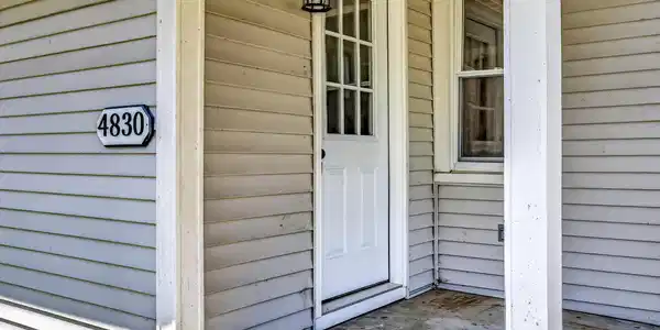 Image 4: Entrance