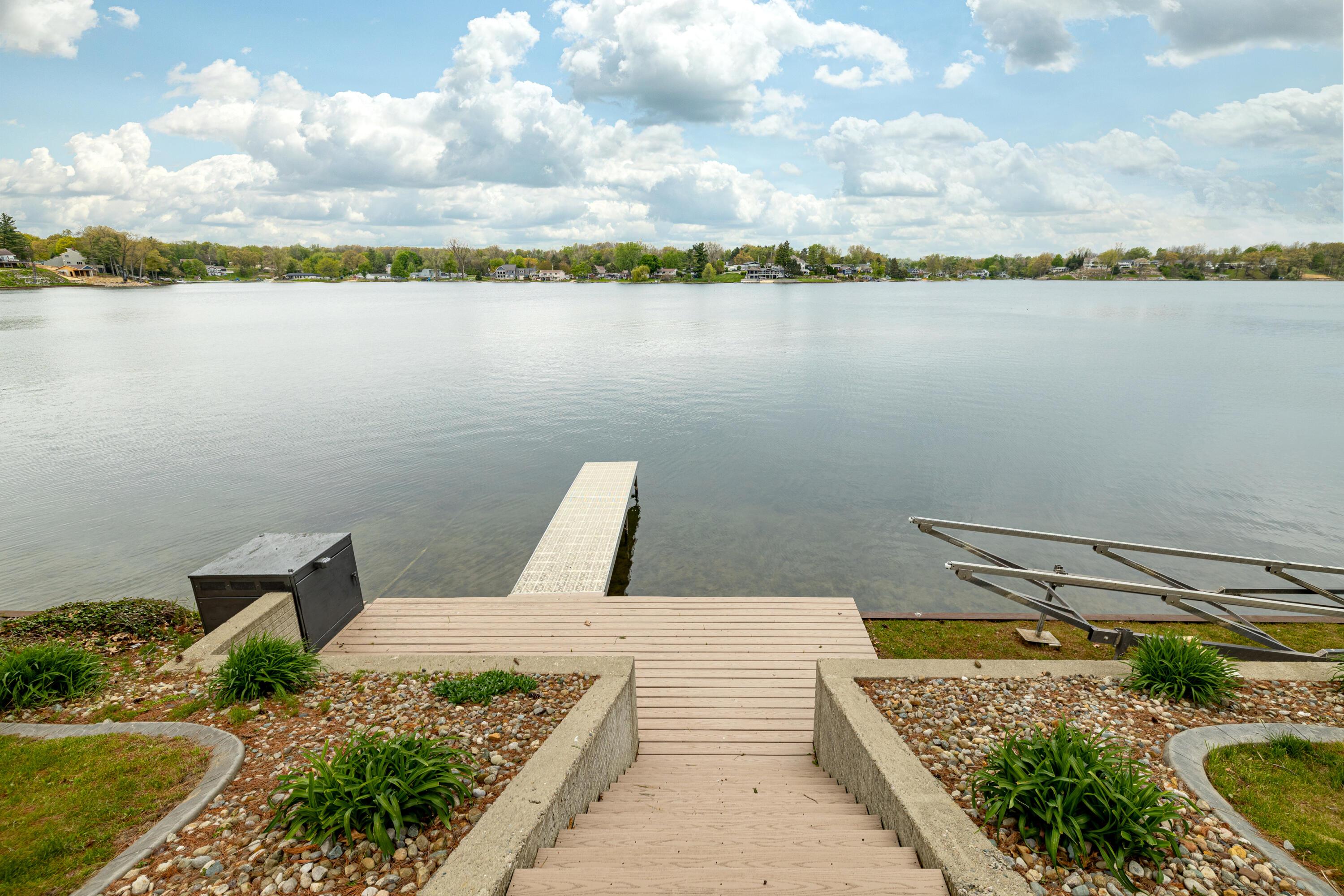 Image 3: 2 11274 Oakwood Dr (12 of 57)