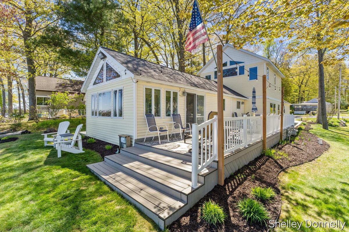 Image 1: Welcome to lake life!
