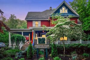 938 W Center