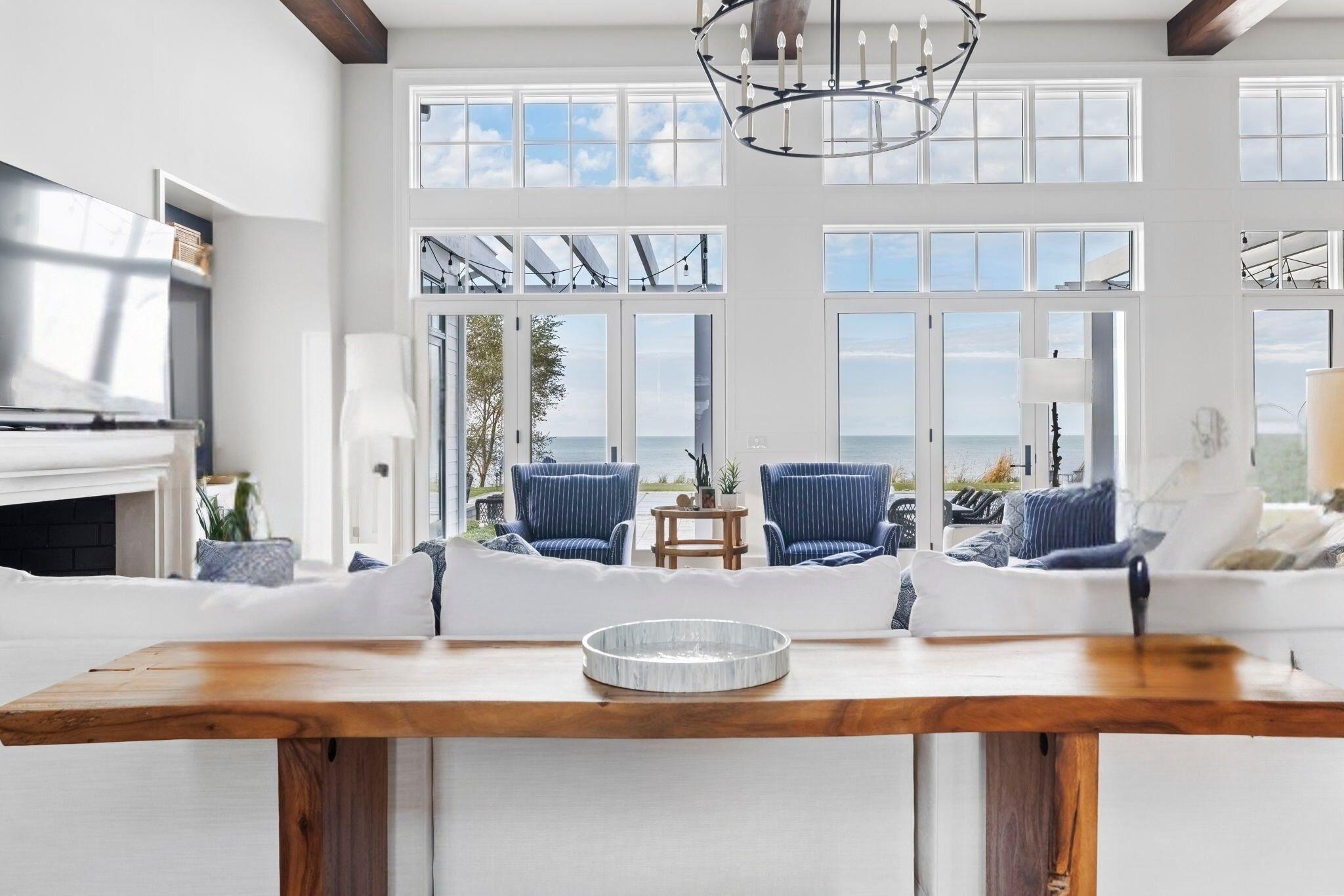 Image 4: Living Room 1