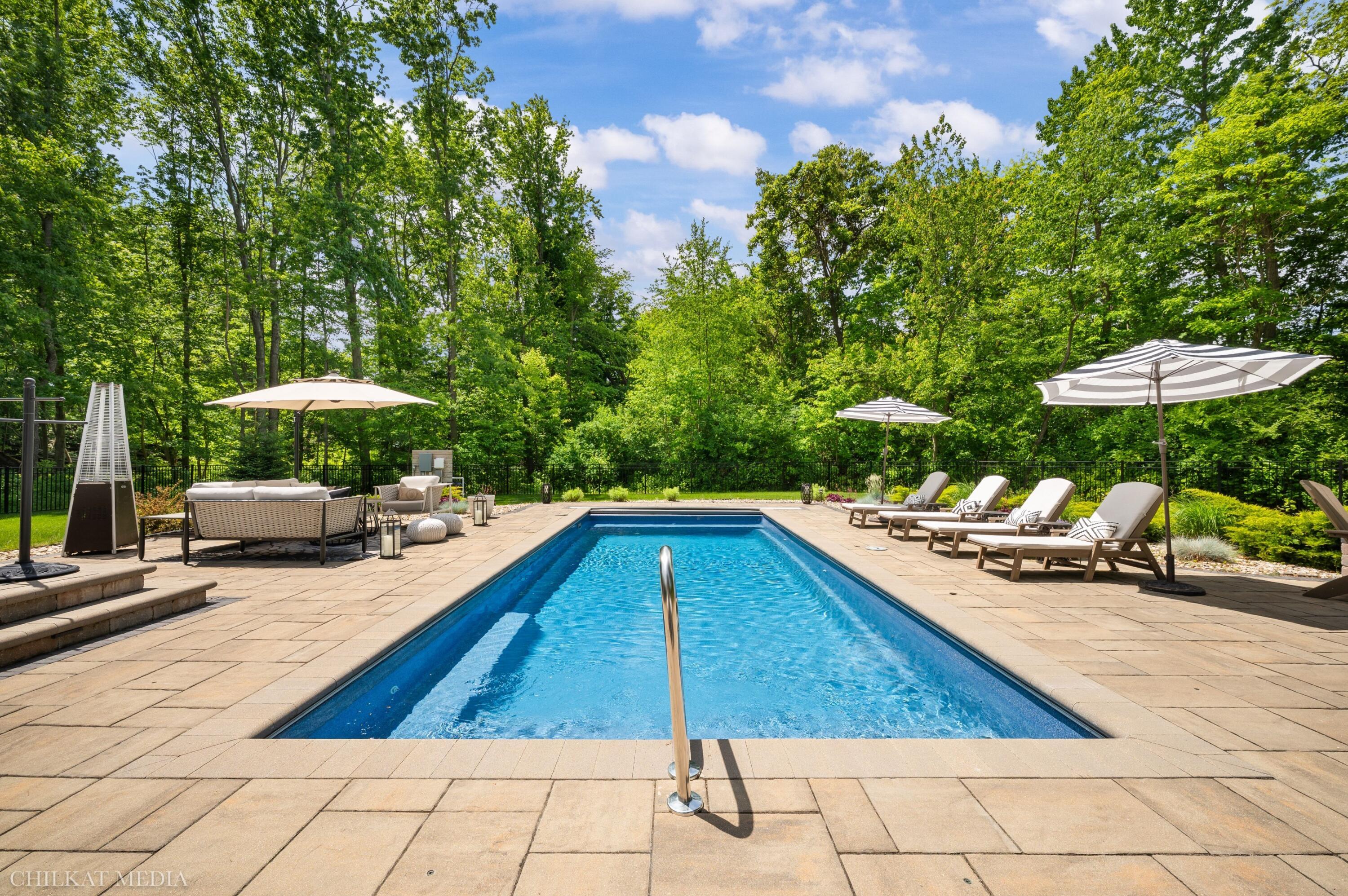 Image 3: Pool