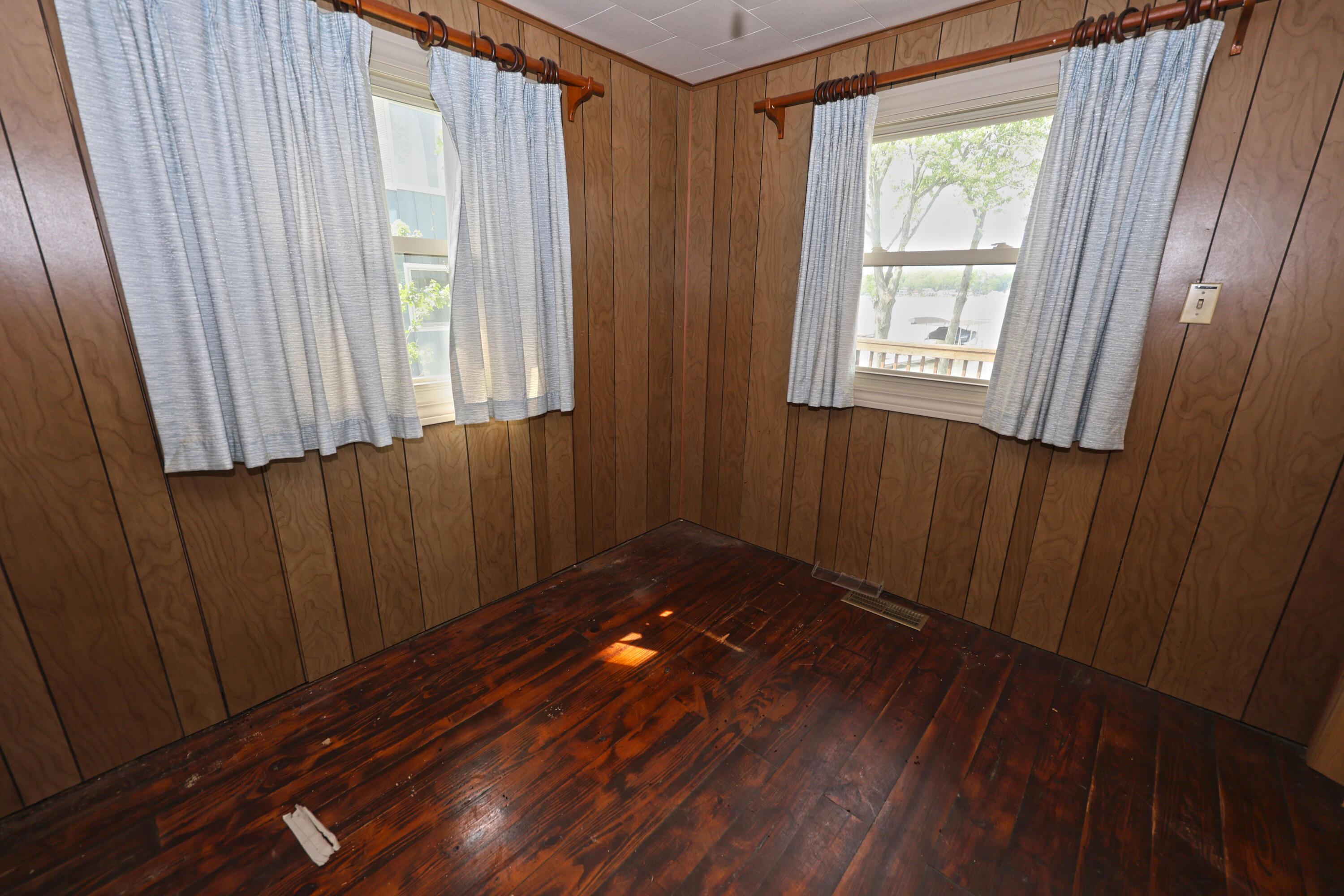 Image 4: Bedroom #1