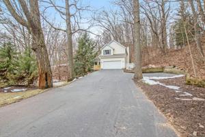 6479 Lakeshore Drive
