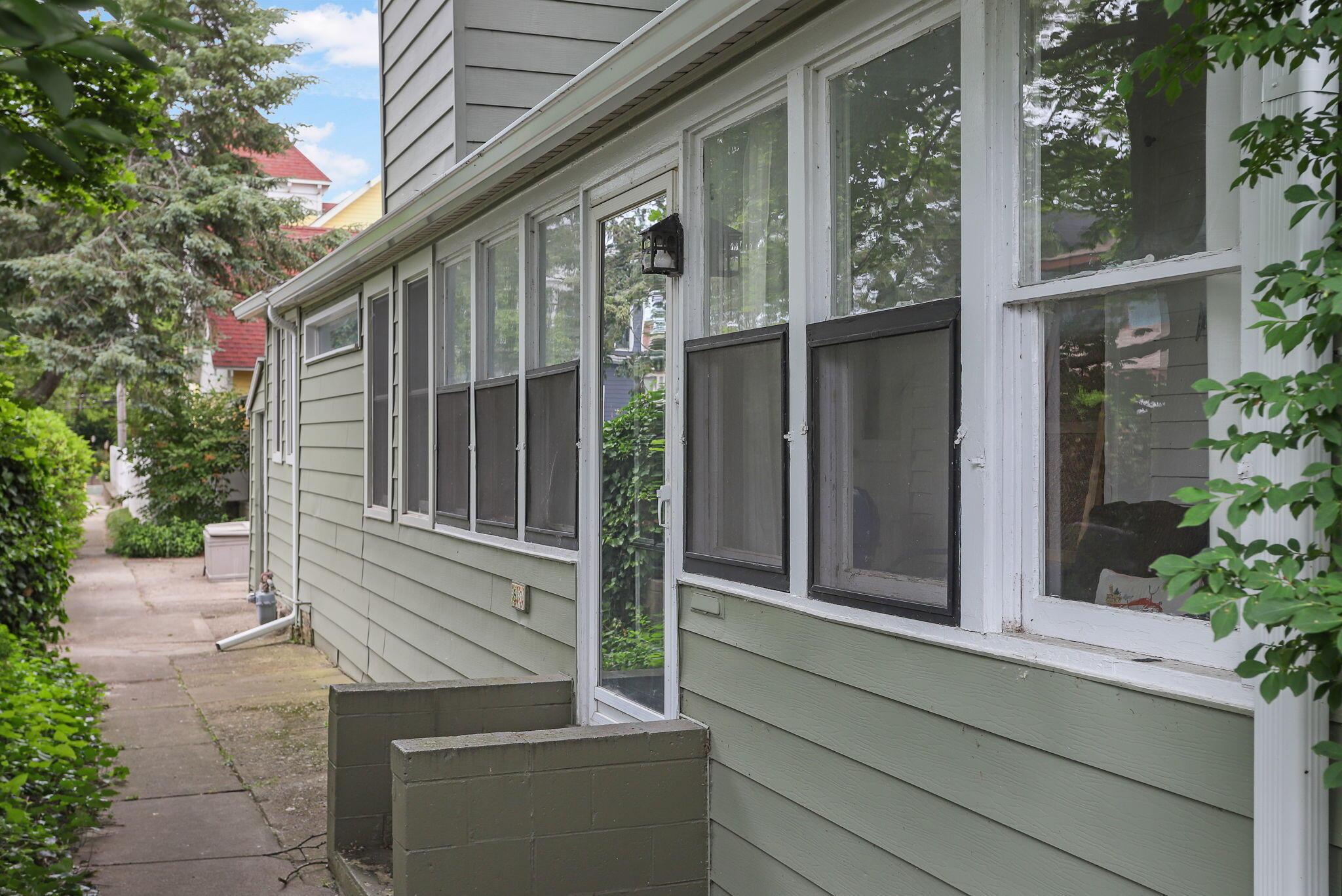 Image 2: 2-web-or-mls-60-walk-b