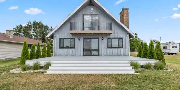 8686 Tecumseh Trail