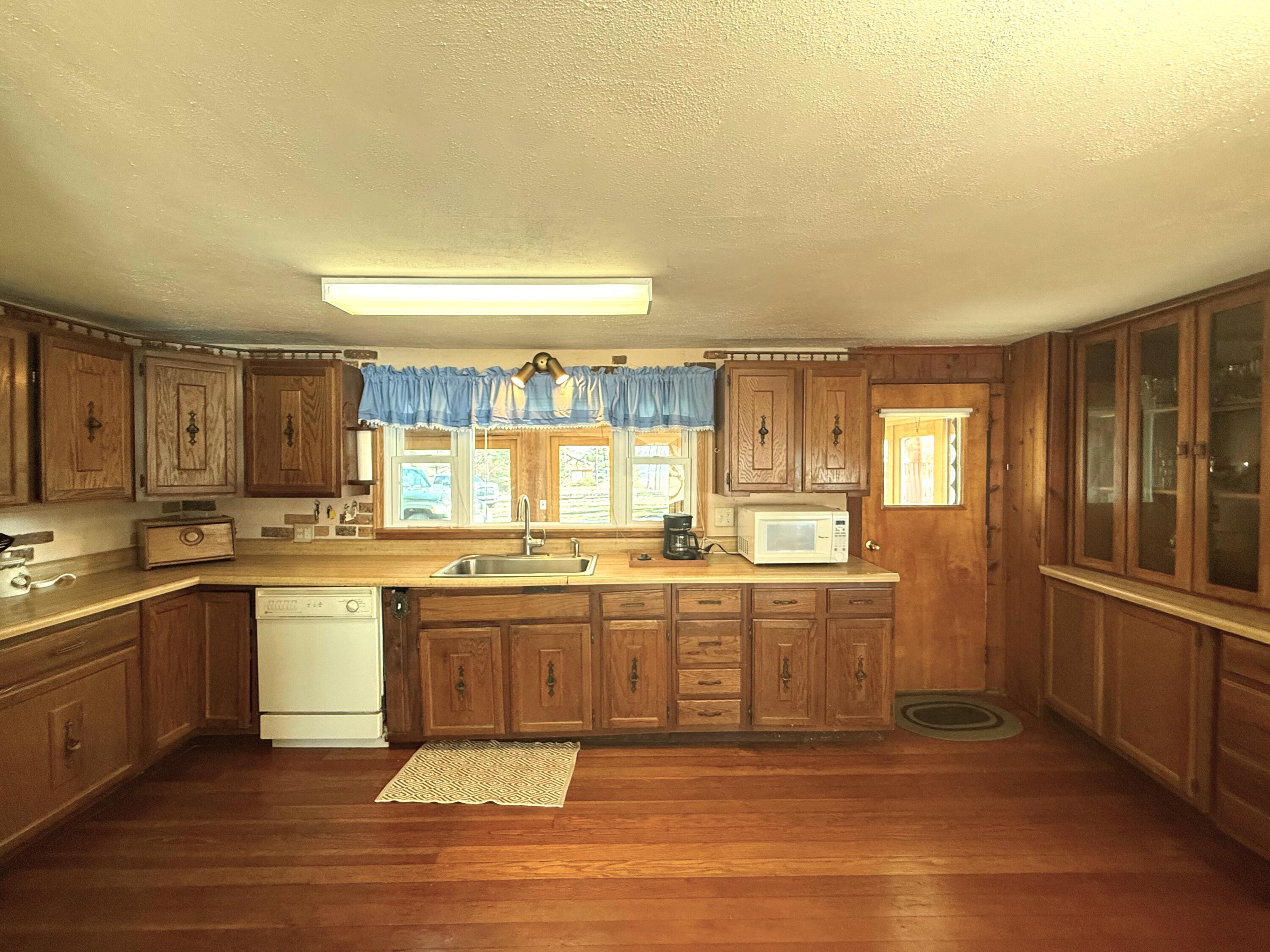 Image 4: 11