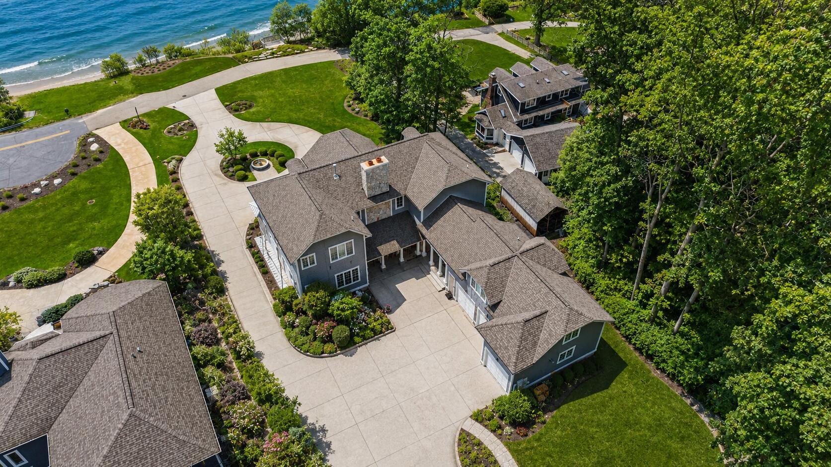 Image 2: 2817 Lakeshore 2