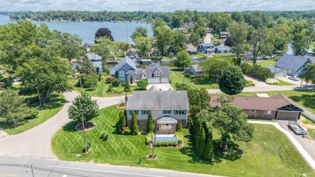 5036 Shoreview Drive
