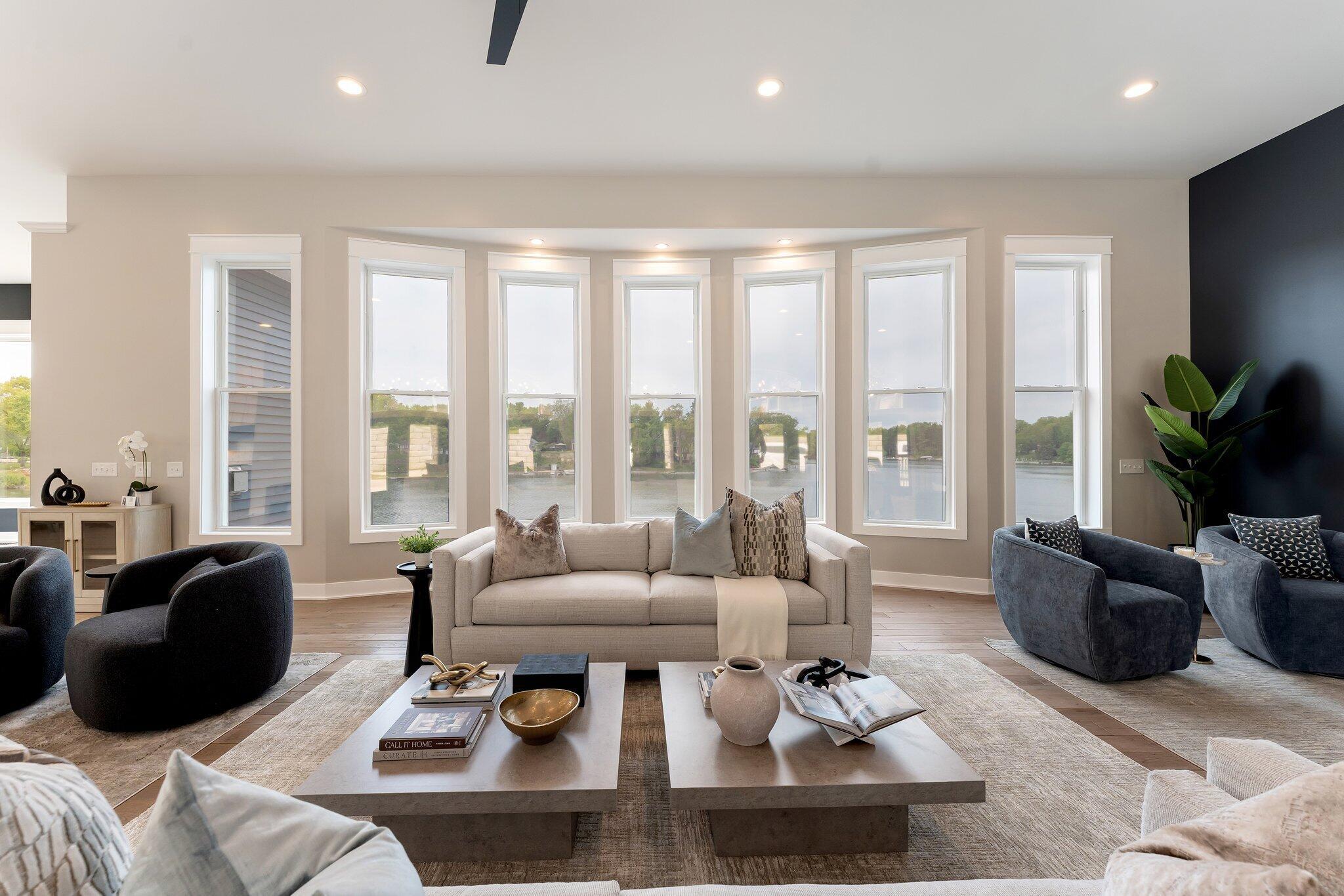 Image 3: Living Room with view